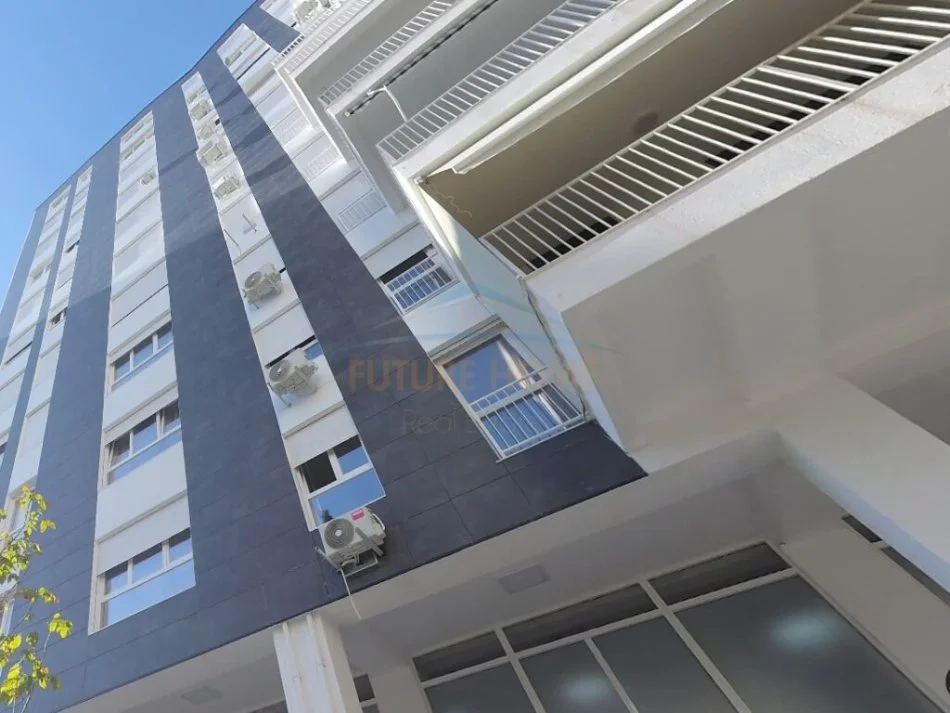 Tirane, shitet apartament 2+1+Ballkon Kati 1, 95 m² 222.075 € (Barrikadave)