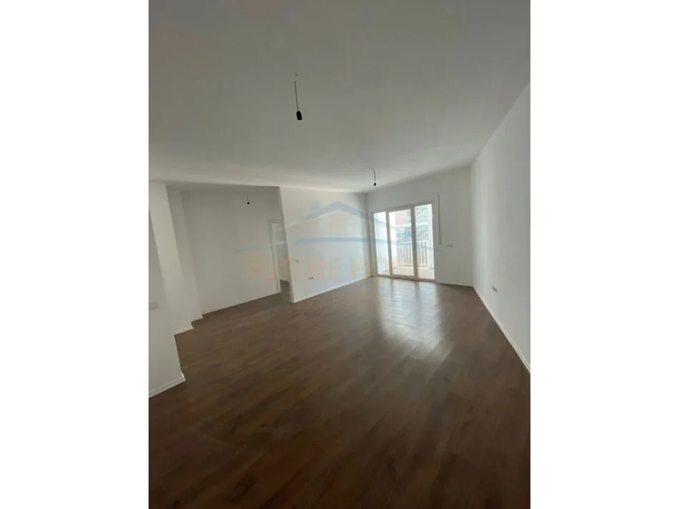 Tirane, shitet apartament 2+1+Ballkon Kati 1, 95 m² 222.075 € (Barrikadave)