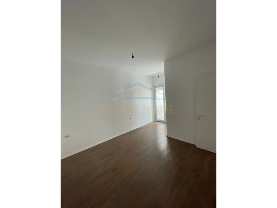 Tirane, shitet apartament 2+1+Ballkon Kati 1, 95 m² 222.075 € (Barrikadave)