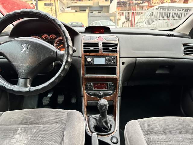 Tirane, shes makine Peugeot 307 Viti 2004, 1.600 Euro