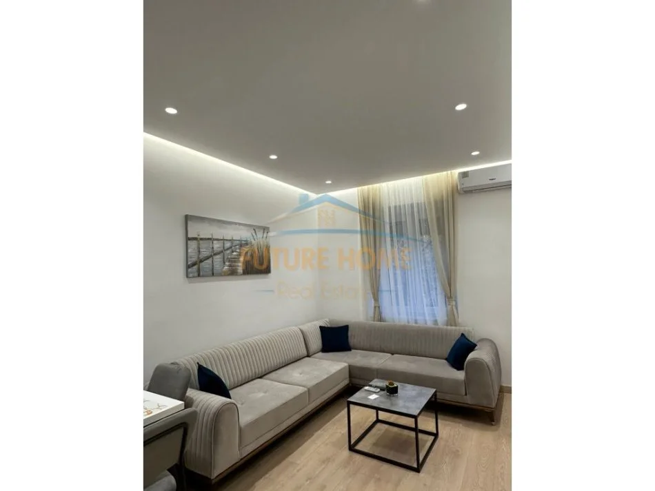 Tirane, jepet me qera apartament 1+1+Ballkon Kati 2, 40 m² 650 € (Bllok)