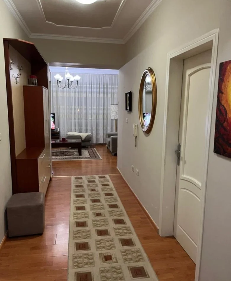 Tirane, jepet me qera apartament 2+1+Ballkon Kati 3, 112 m² 900 € (Prane Rruges se Kosovareve)