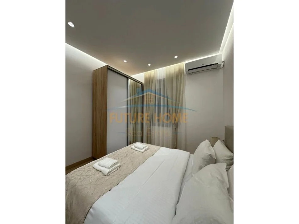 Tirane, jepet me qera apartament 1+1+Ballkon Kati 2, 40 m² 650 € (Bllok)