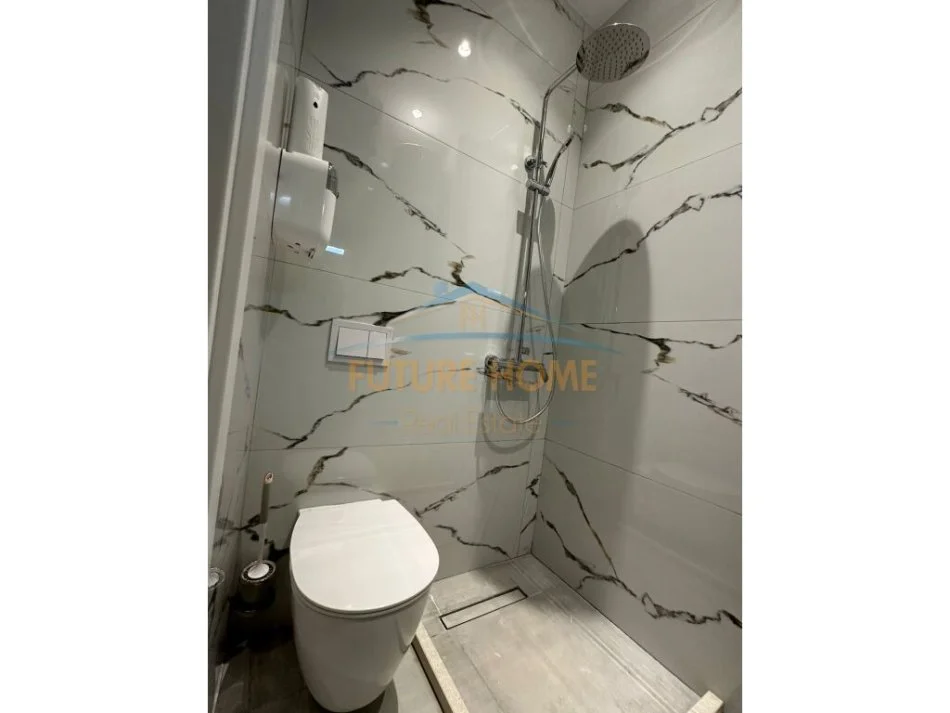 Tirane, jepet me qera apartament 1+1+Ballkon Kati 2, 40 m² 650 € (Bllok)