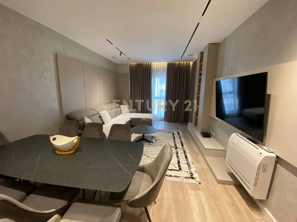 Tirane, shes apartament 2+1+Ballkon Kati 1, 92 m² 260.000 € (oxhaku)