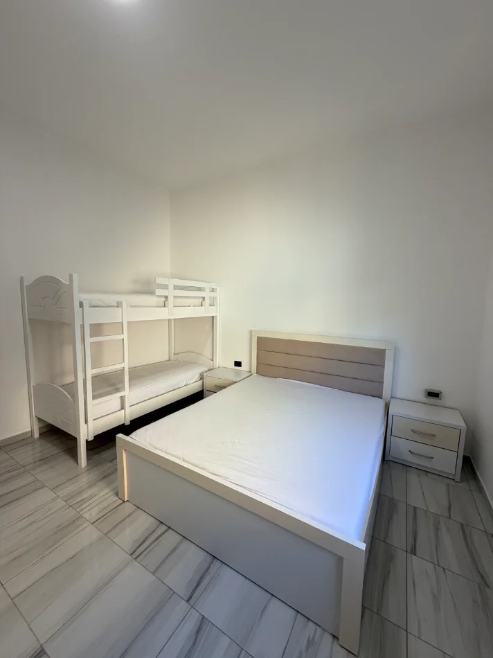 Durres, shitet apartament 2+1+Ballkon Kati 1, 104 m² 120.000 € (Shkembi kavajes)