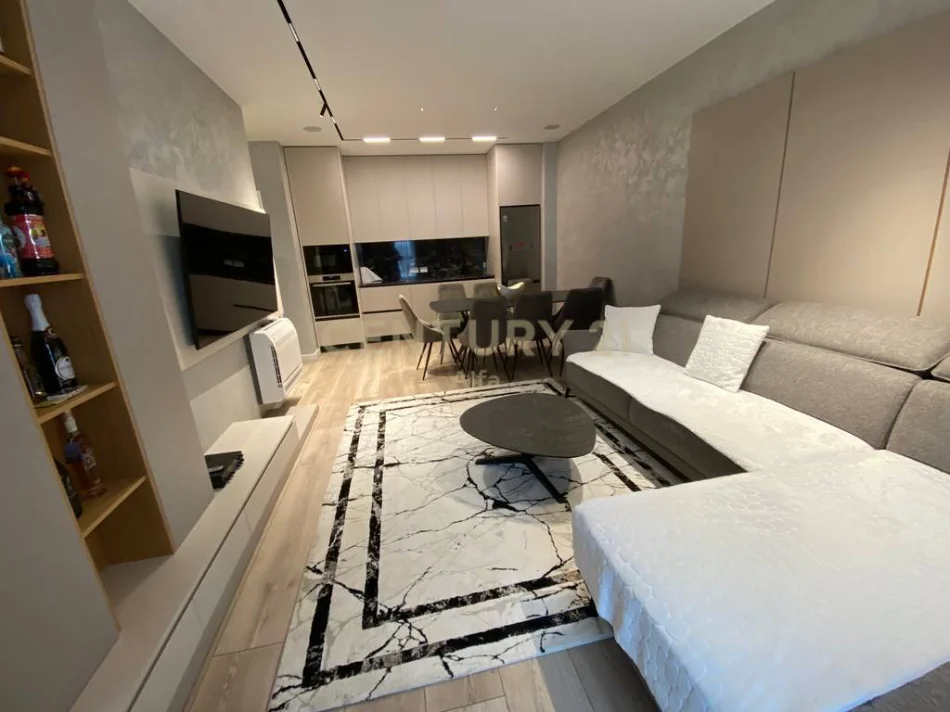 Tirane, shes apartament 2+1+Ballkon Kati 1, 92 m² 260.000 € (oxhaku)