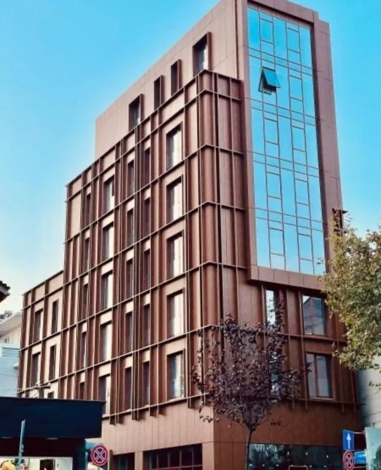 Tirane, jepet me qera ambjent biznesi Kati 1, 50 m² 1.200 € (Rruga e Kavajes)