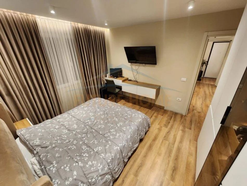 Tirane, shitet apartament 2+1+Ballkon Kati 3, 80 m² (Harry Fultz)