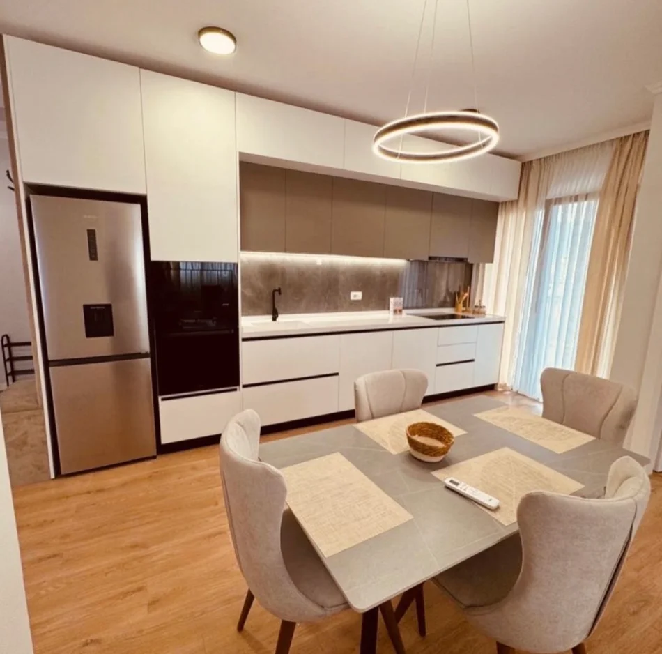 Tirane, jepet me qera apartament 2+1 Kati 4, 120 m² 1.300 € (Rruga e Durresit)