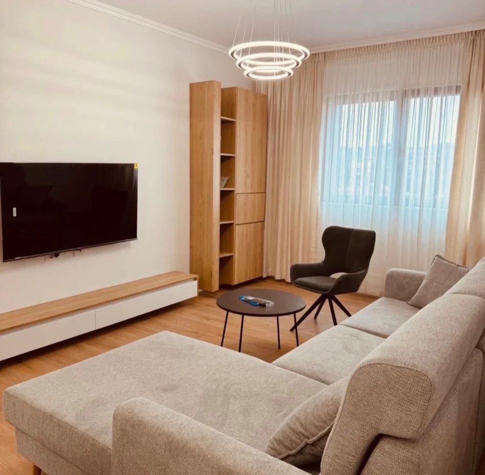 Tirane, jepet me qera apartament 2+1 Kati 4, 120 m² 1.300 € (Rruga e Durresit)