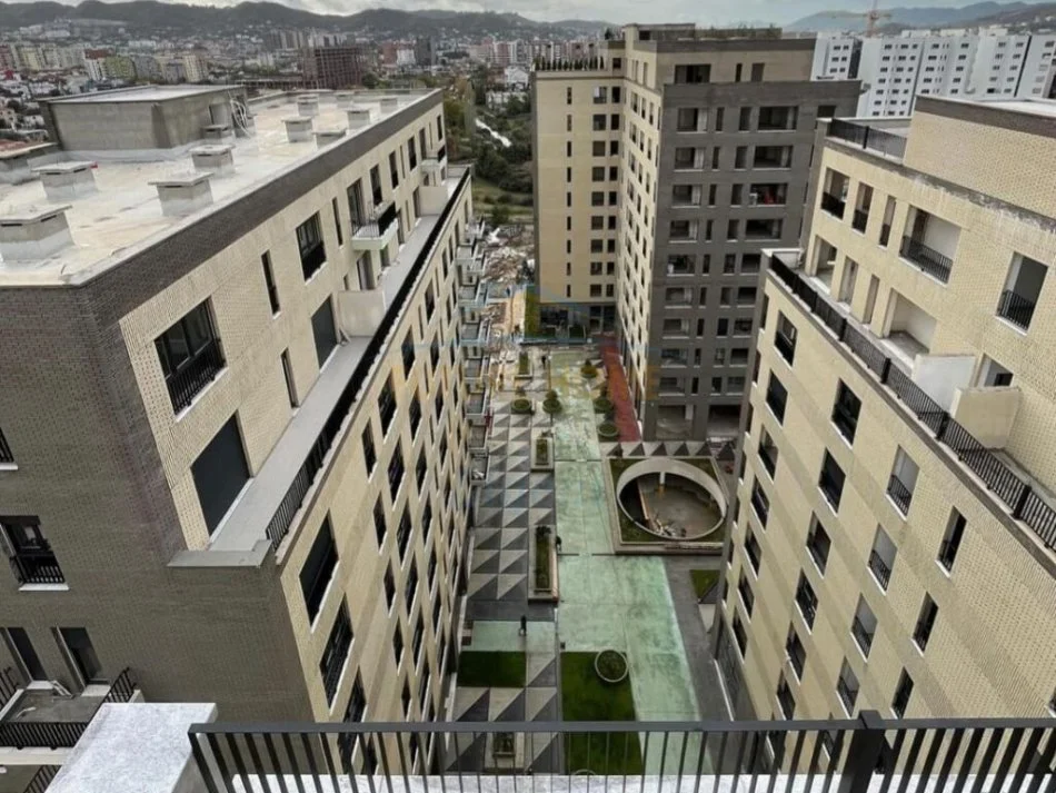 Tirane, shitet apartament 3+1+Ballkon Kati 2, 143 m² 235.000 € (Fusha e aviacionit)