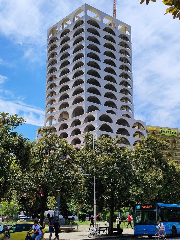 Tirane, jepet me qera zyre Kati 7, 285 m² 9.970 € (28 Nëntori)