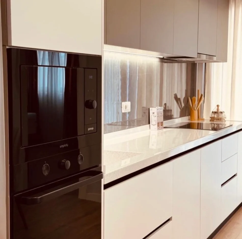 Tirane, jepet me qera apartament 2+1 Kati 4, 120 m² 1.300 € (Rruga e Durresit)