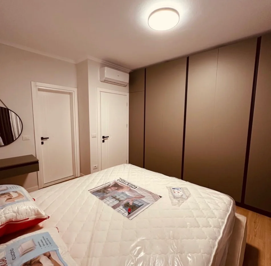 Tirane, jepet me qera apartament 2+1 Kati 4, 120 m² 1.300 € (Rruga e Durresit)