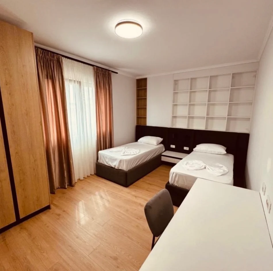 Tirane, jepet me qera apartament 2+1 Kati 4, 120 m² 1.300 € (Rruga e Durresit)