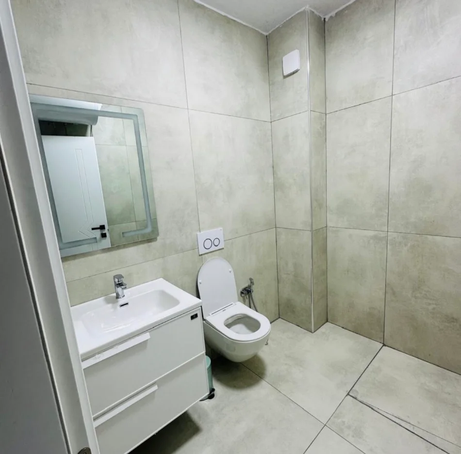 Tirane, jepet me qera apartament 2+1 Kati 4, 120 m² 1.300 € (Rruga e Durresit)