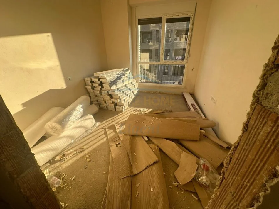 Tirane, shitet apartament 3+1+Ballkon Kati 2, 143 m² 235.000 € (Fusha e aviacionit)