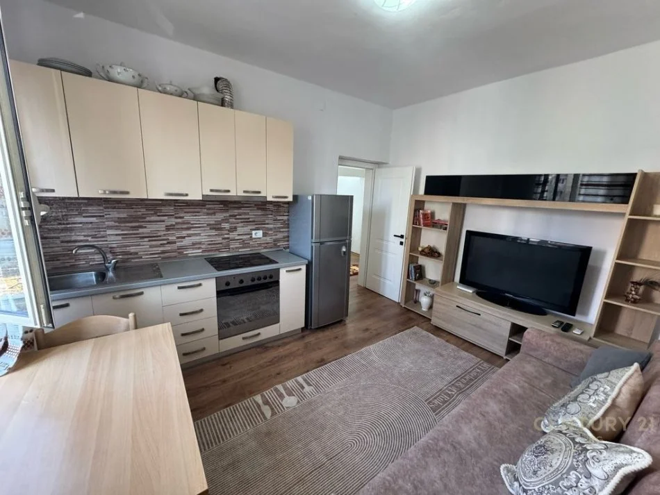 Tirane, jepet me qera apartament 2+1+Ballkon Kati 4, 71 m² 580 € (Mozaiku i Tiranes)