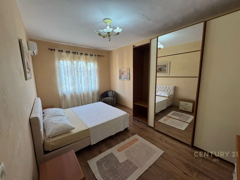 Tirane, jepet me qera apartament 2+1+Ballkon Kati 4, 71 m² 580 € (Mozaiku i Tiranes)