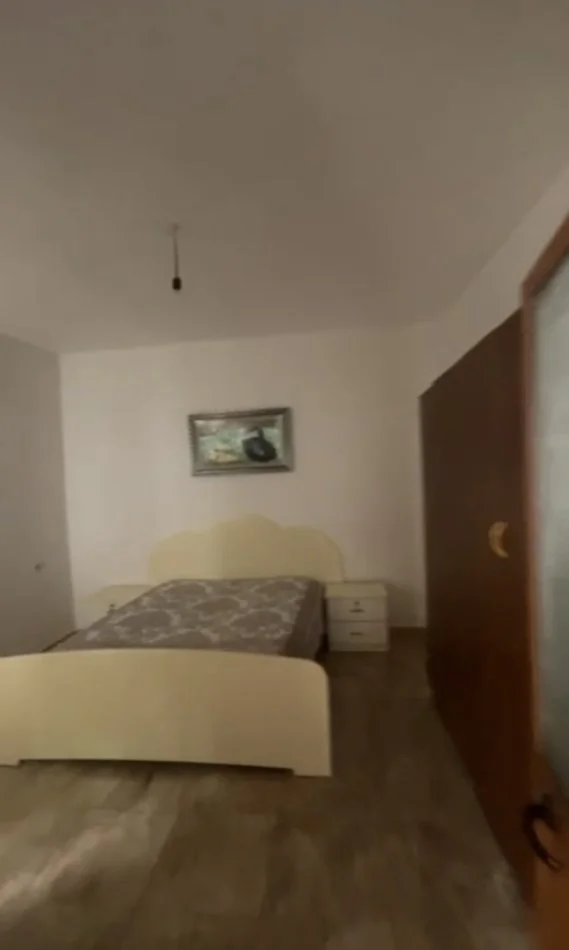 jepet me qera , 350 € (Jepet me Qera 2+1 e Mobiluar Selite 35000 Leke)