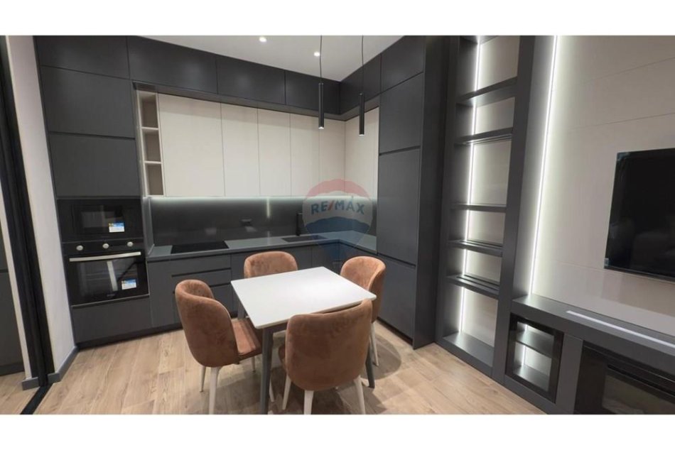 Tirane, jepet me qera apartament 1+1+Ballkon , 75 m² 900 € (Kompleksi Deliorgji)