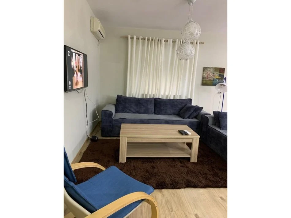 Tirane, jepet me qera apartament 1+1+Ballkon Kati 3, 55 m² 700 € (Bardhok Biba)