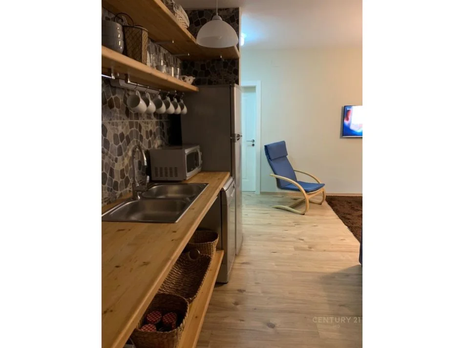 Tirane, jepet me qera apartament 1+1+Ballkon Kati 3, 55 m² 700 € (Bardhok Biba)