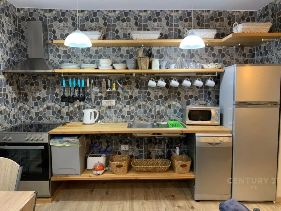 Tirane, jepet me qera apartament 1+1+Ballkon Kati 3, 55 m² 700 € (Bardhok Biba)