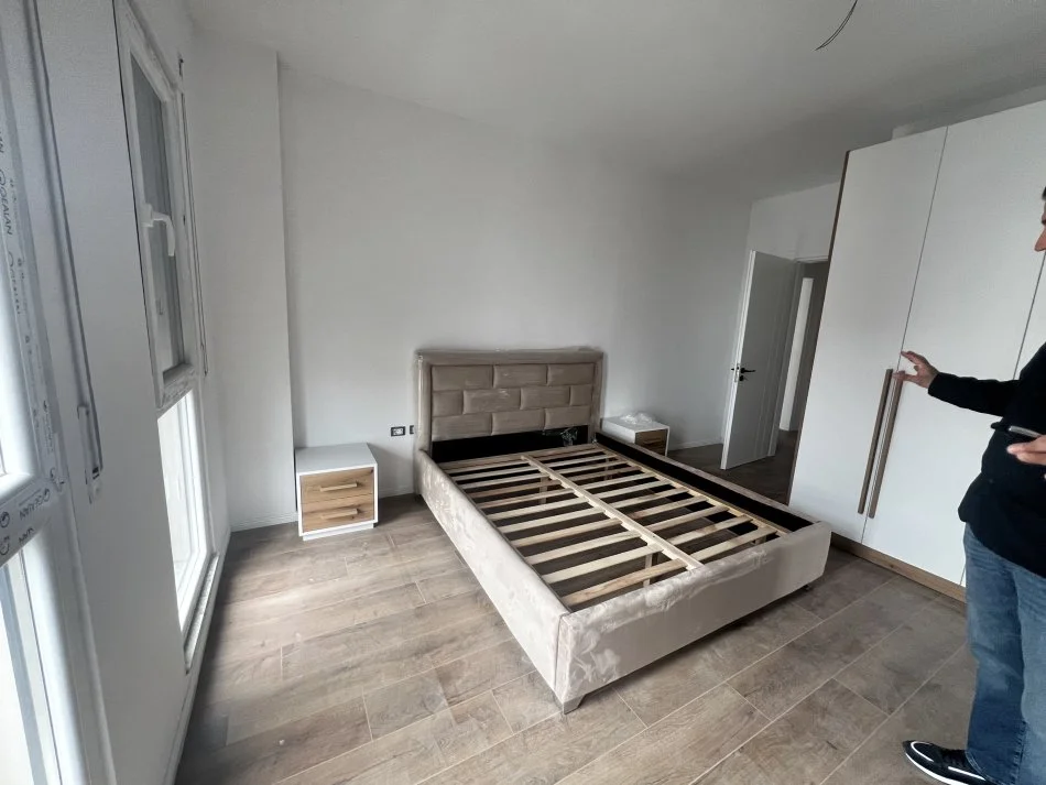Tirane, jepet me qera apartament 2+1 Kati 7, 100 m² 400 € 