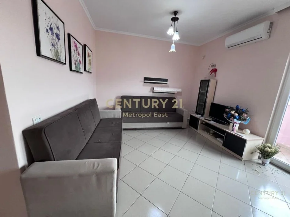 Tirane, jepet me qera apartament 2+1 Kati 9, 82 m² 500 € (Bulevardi Zogu I)