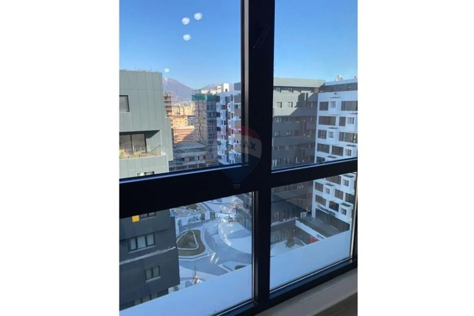 Tirane, jepet me qera apartament 1+1+Ballkon , 800 € (Square 21)