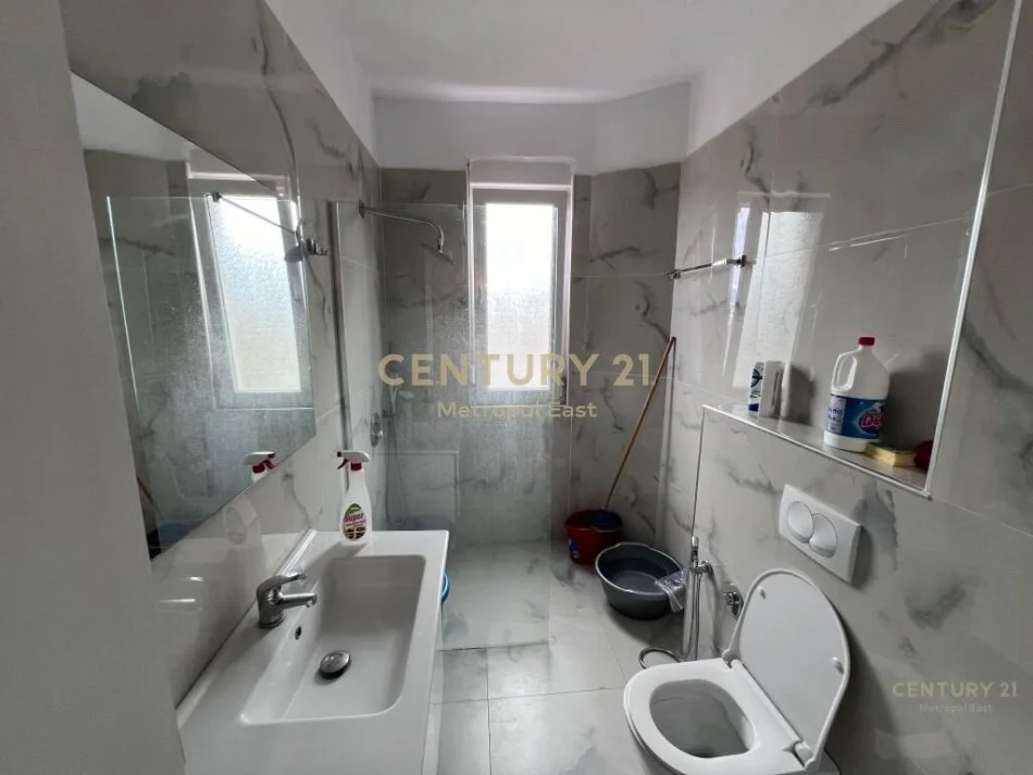 Tirane, jepet me qera apartament 2+1 Kati 9, 82 m² 500 € (Bulevardi Zogu I)