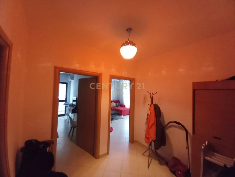 Tirane, jepet me qera apartament 3+1 Kati 10, 118 m² 650 € (Ish Parku)