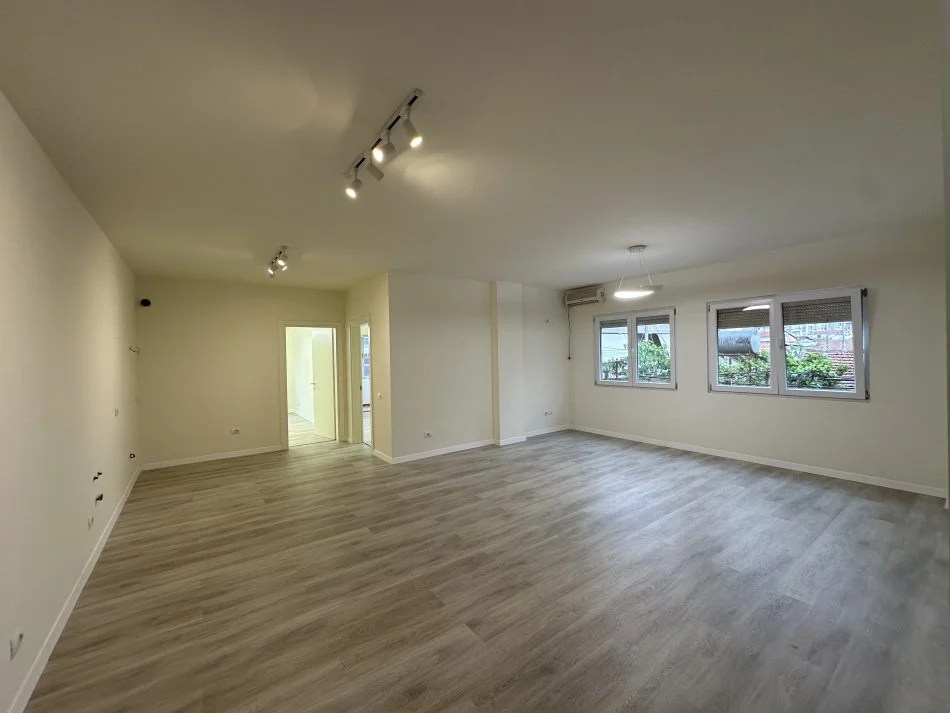 Tirane, shitet apartament 2+1+Ballkon Kati 2, 98 m² 162.000 € (Rruga Dritan Hoxha)