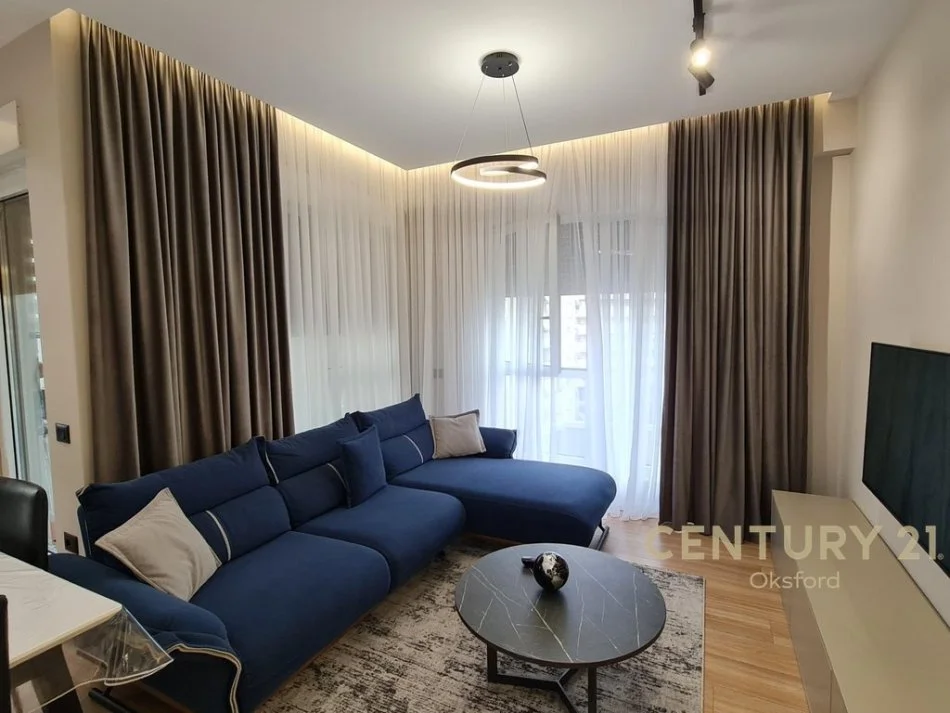 Tirane, jepet me qera apartament 2+1+Ballkon Kati 5, 79 m² 800 € (Kompleksi Kontakt)