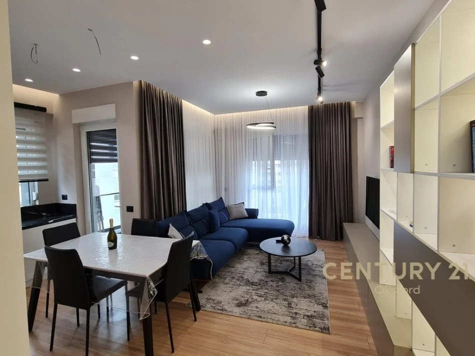 Tirane, jepet me qera apartament 2+1+Ballkon Kati 5, 79 m² 800 € (Kompleksi Kontakt)
