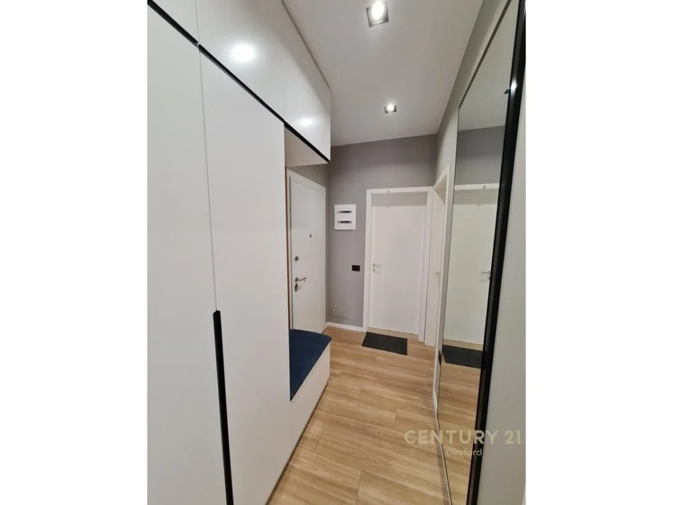 Tirane, jepet me qera apartament 2+1+Ballkon Kati 5, 79 m² 800 € (Kompleksi Kontakt)
