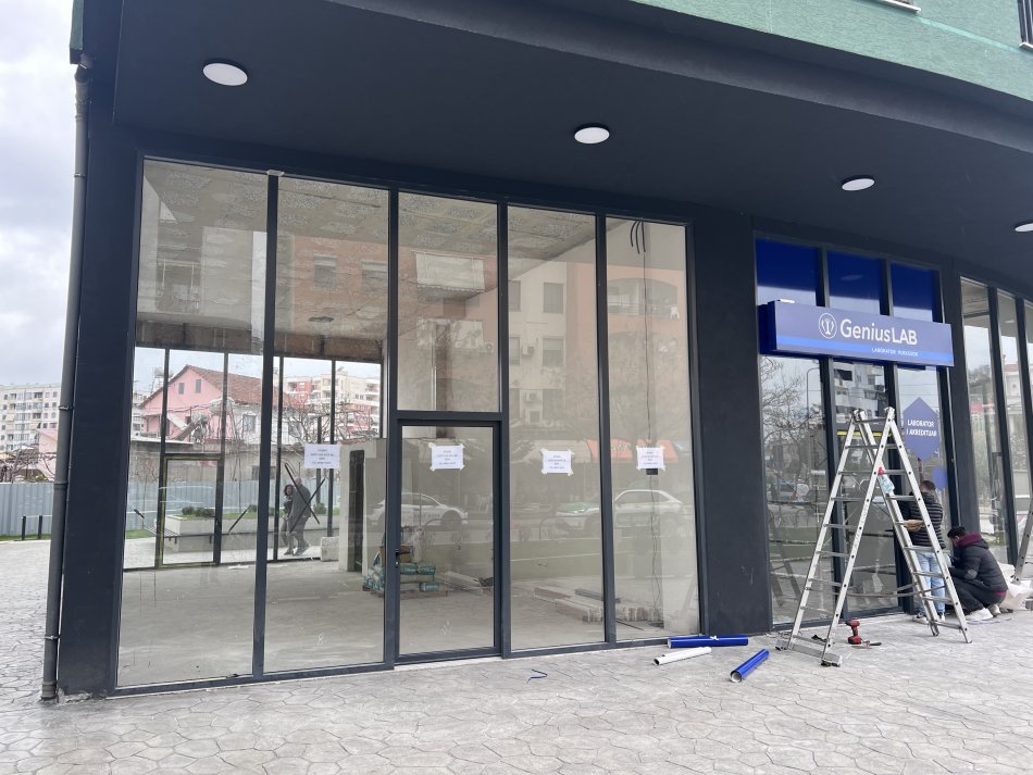 Tirane, shitet ambjent biznesi ME HIPOTEKE Kati 0, 75 m² 410.000 Euro