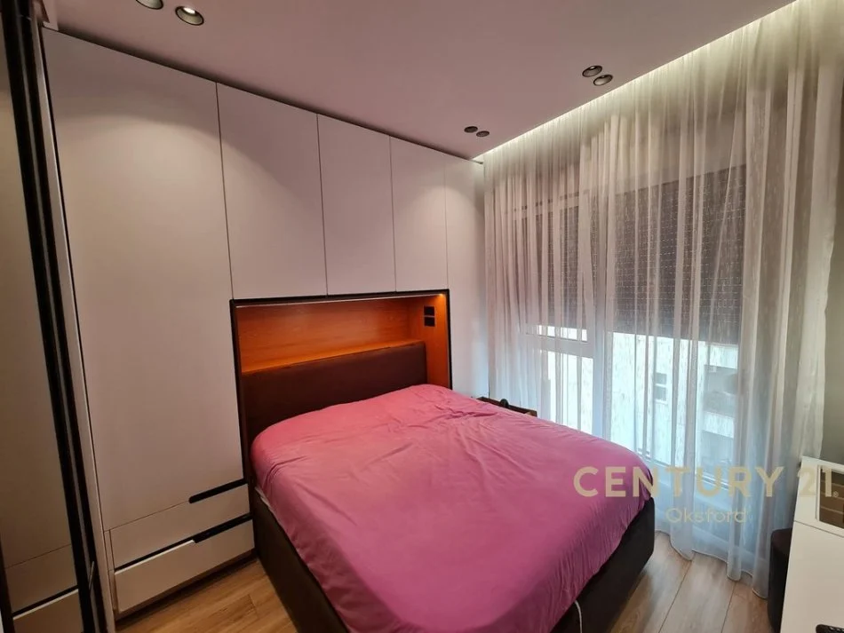 Tirane, jepet me qera apartament 2+1+Ballkon Kati 5, 79 m² 800 € (Kompleksi Kontakt)