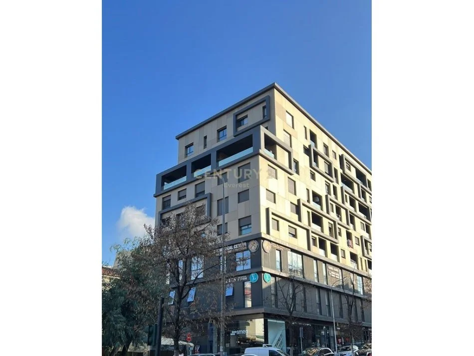 Tirane, jepet me qera ambjent biznesi Kati 5, 90 m² 800 € (Stadiumi Dinamo)