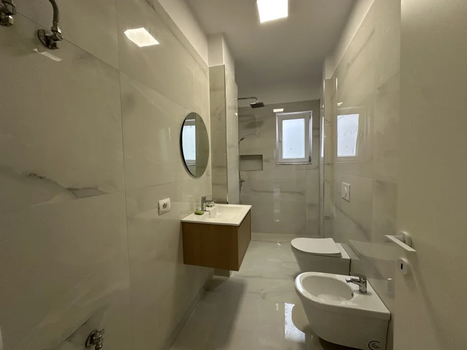 Tirane, shitet apartament 2+1+Ballkon Kati 2, 98 m² 162.000 € (Rruga Dritan Hoxha)