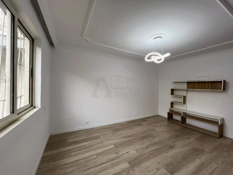 Tirane, shitet apartament 1+1 Kati 1, 59 m² 90.000 € (Selit ish stacioni fundit tiranes re)