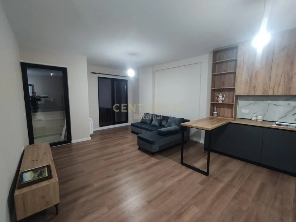 Tirane, jepet me qera apartament 1+1 Kati 2, 70 m² 500 € (Siri Kodra)