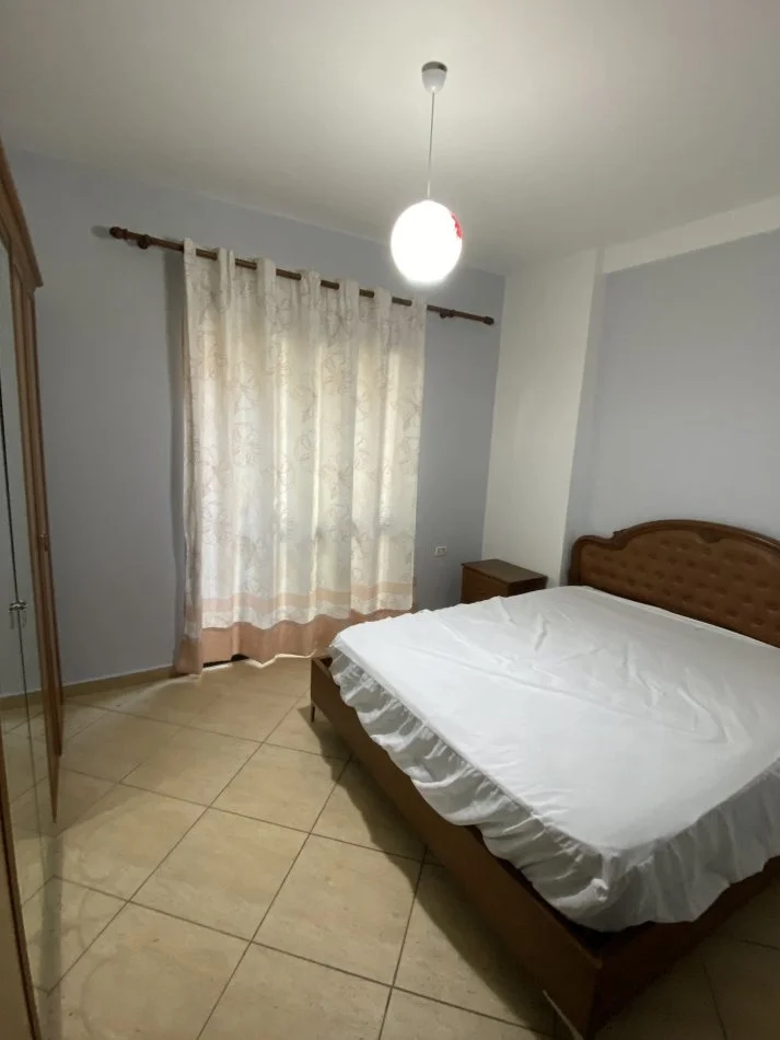 Tirane, jepet me qera apartament 2+1 Kati 2, 115 m² 600 € 