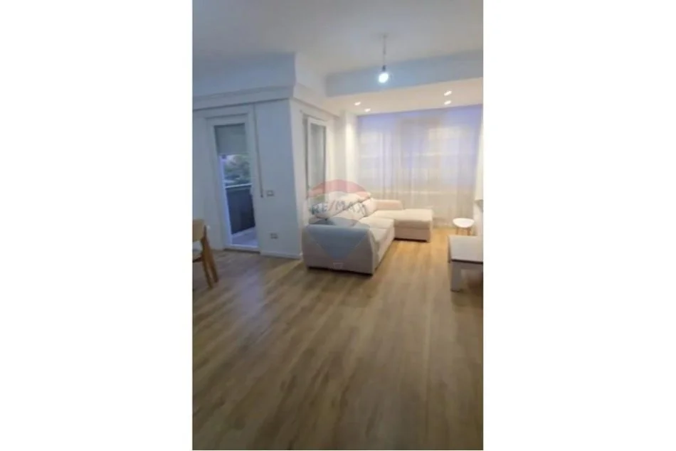 Tirane, shitet apartament 2+1+Ballkon , 89 m² 190.000 € (Materniteti Ri, Brryli)