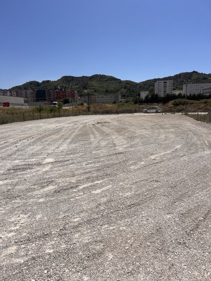 Tirane, jepet me qera ambjent biznesi , 1.500 m² 1.500 € (Nacionale e vjeter)