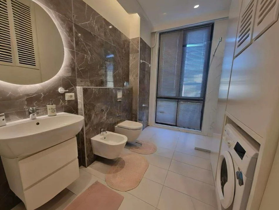 Tirane, jepet me qera apartament 2+1 Kati 3, 113 m² 1.500 € 