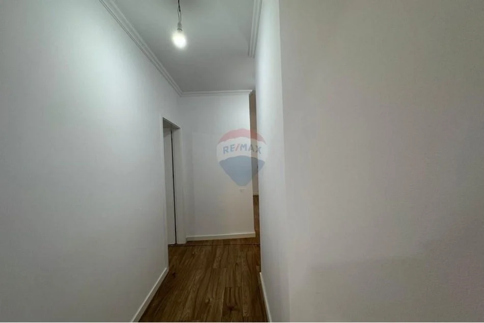 Tirane, shitet apartament 2+1+Ballkon , 75 m² 240.000 € (Rruga e Bogdaneve)