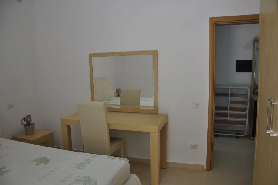 Qerret, jepet me qera apartament 1+1+Ballkon Kati 0, 3.000 € (Qerret)